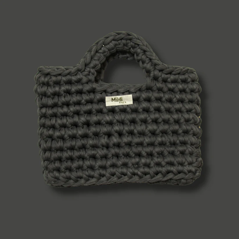 Črna torbica Handy – ročno kvačkana torbica Dark Lush kolekcije Mimibags