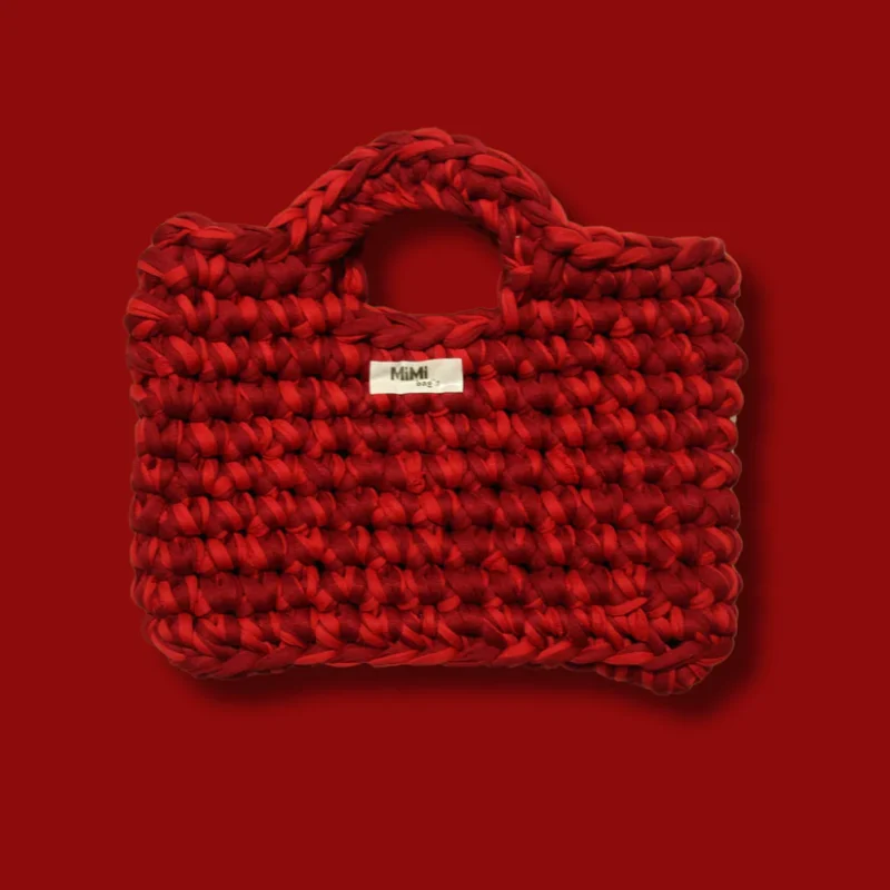 Rdeča torbica Handy Special – Spiced Berry, ročno kvačkana torba z ročajem.