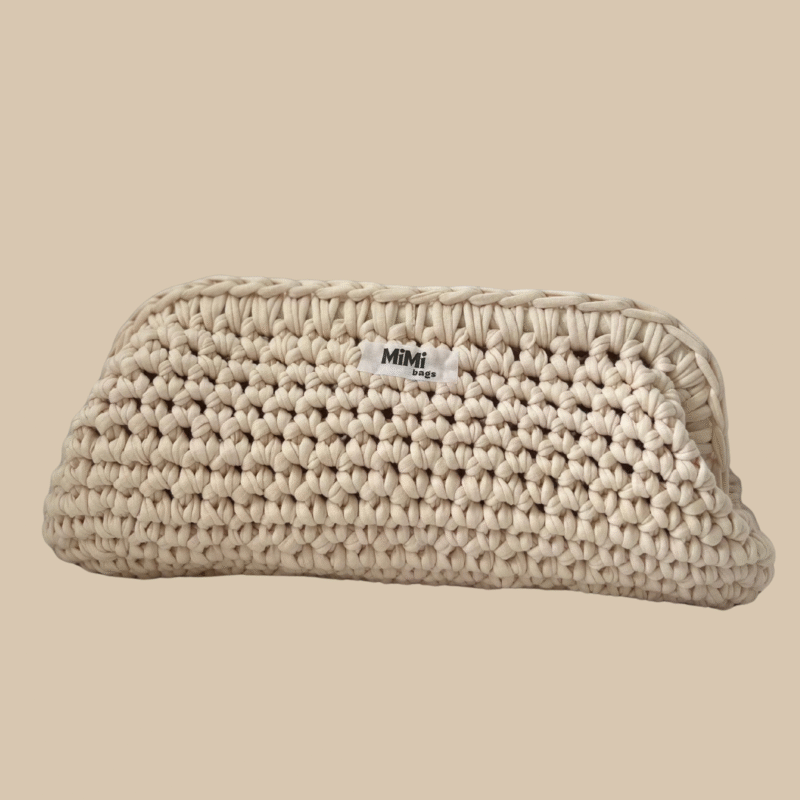 Vanilija torbica Clutch maxi – ročno kvačkana torbica MiMi Bags v svetli bež barvi.