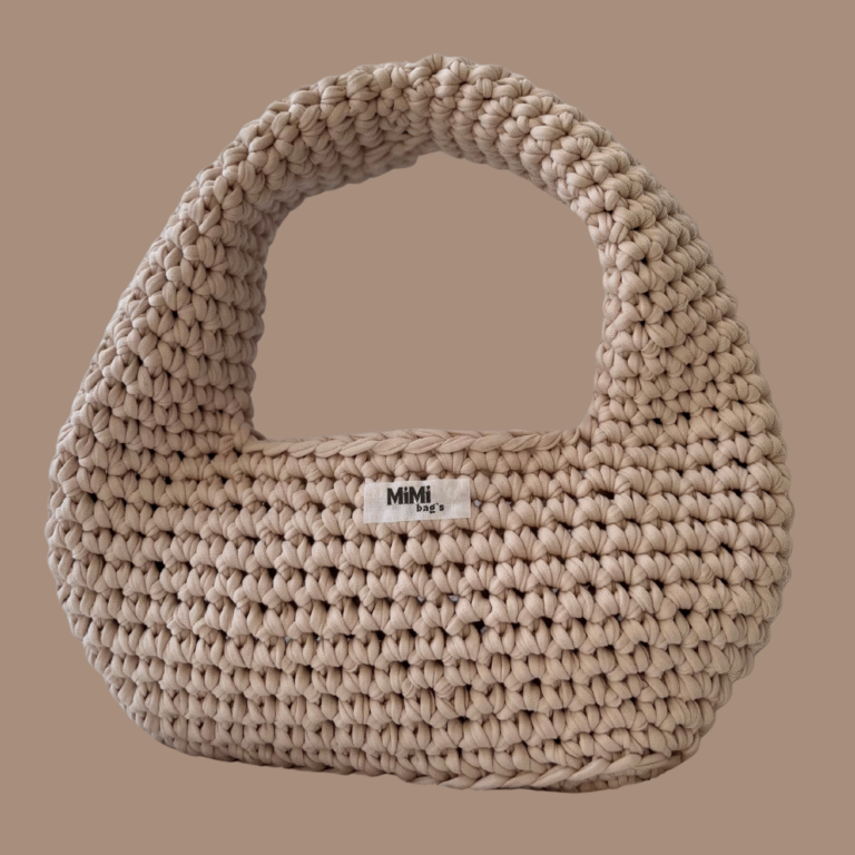 Cappuccino torbica Elegant Arc mini blagovne znamke mimibags na nevtralnem ozadju